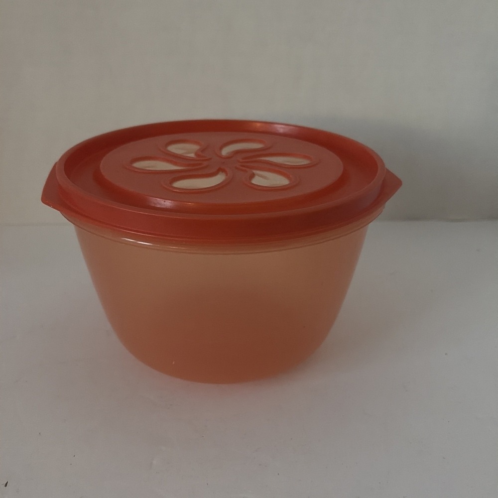 Rubbermaid Tupperware Daisy 6 CUP Storage Container J-3216 Orange Vintage